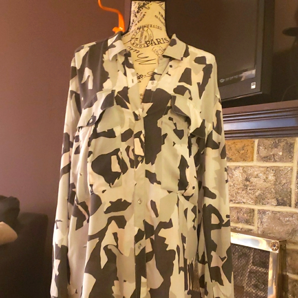 Calvin Klein cameo top. Only used once. Size large.